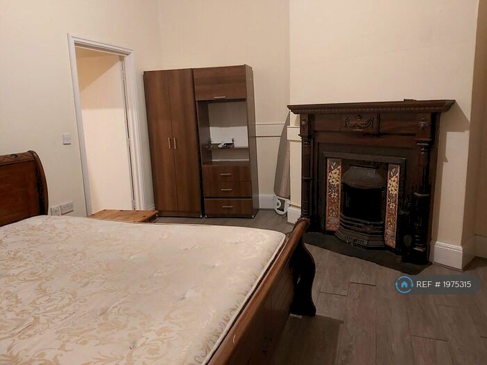 2 Bedroom Flat To Rent In Coventry Road, Digbeth, Birmingham, B10