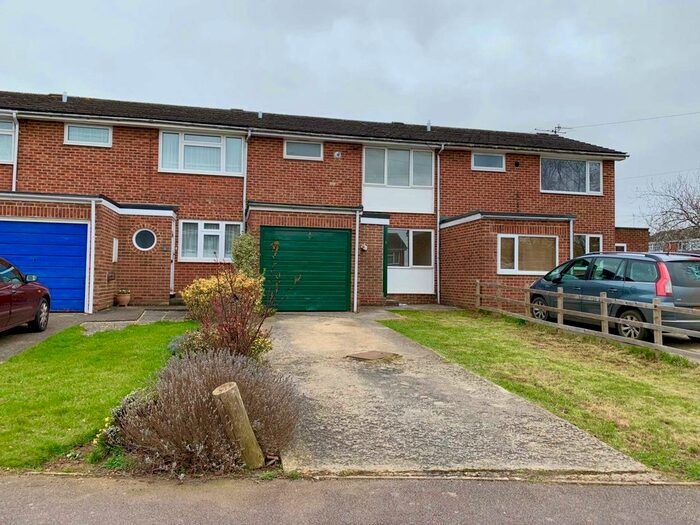 3 Bedroom Semi-Detached House To Rent In Masefield Road, Banbury, OX16