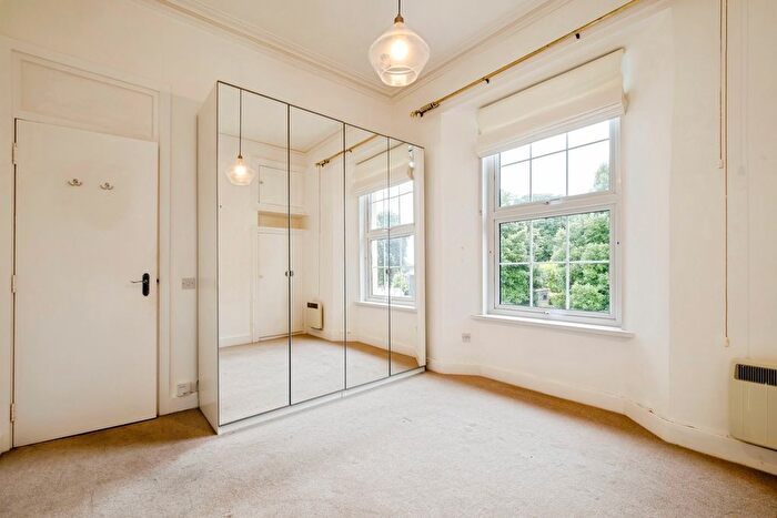 1 Bedroom Flat For Sale In East Cliff Road, Dawlish, Devon, EX7