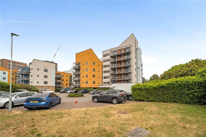 2 Bedroom Apartment To Rent In Maltings Close, London, United Kingdom, E3