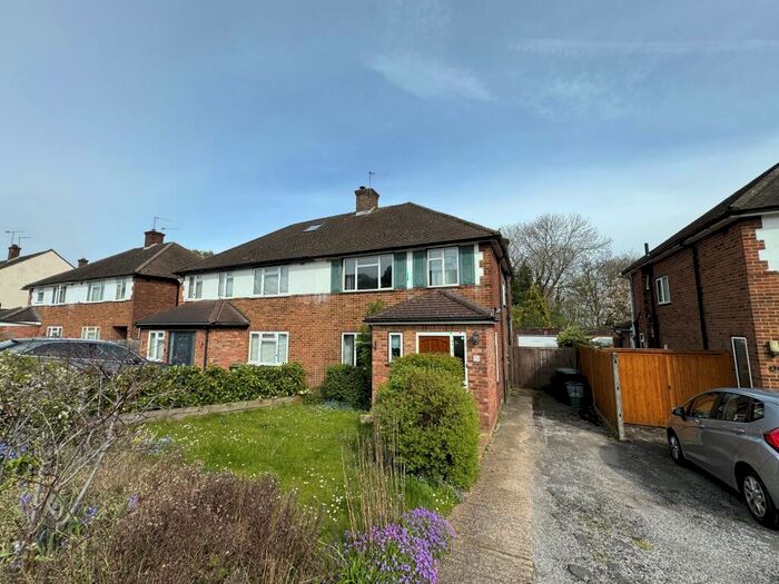 3 Bedroom Semi-Detached House To Rent In Skys Wood Road, St Albans, AL4