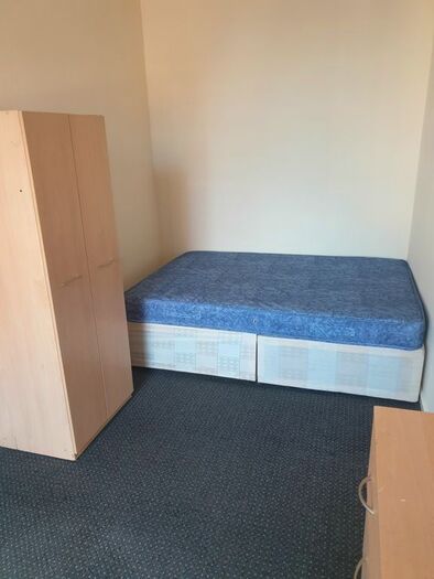 1 Bedroom Flat To Rent In Flat, Westgate, Wakefield, WF2