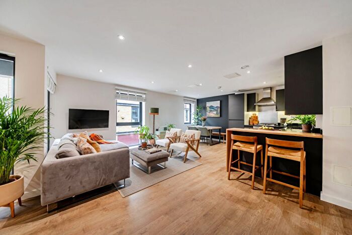 2 Bedroom Flat For Sale In Chiltonian Mews, Hither Green, SE13
