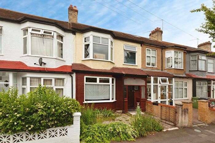 3 Bedroom Detached House For Sale In Belvedere Road, London, E10