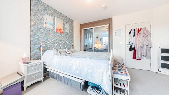 1 Bedroom Flat For Sale In Cranton Avenue, Hayes, UB3