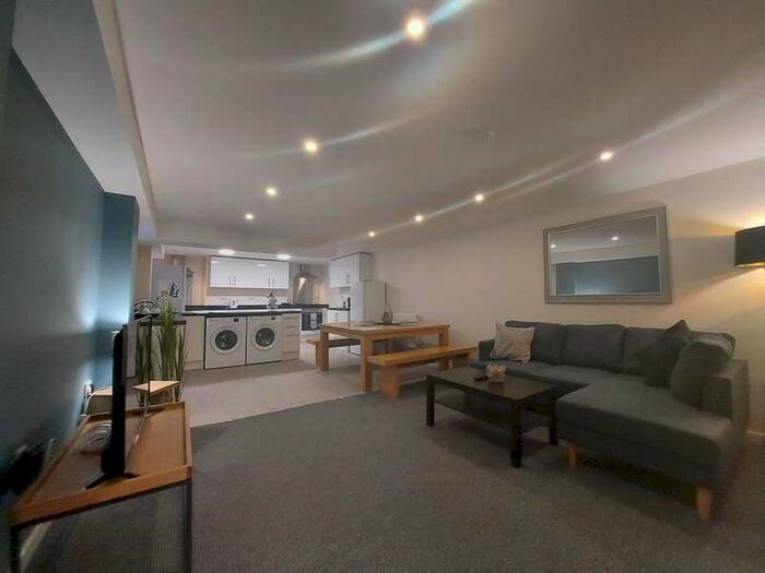 12 Bedroom Terraced House To Rent In Witham, HU9