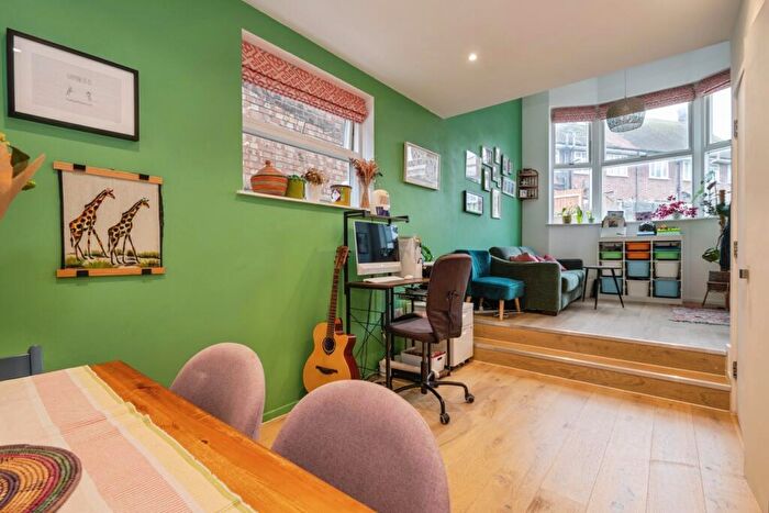 1 Bedroom Flat For Sale In Whytecliffe Road South, Purley, CR8
