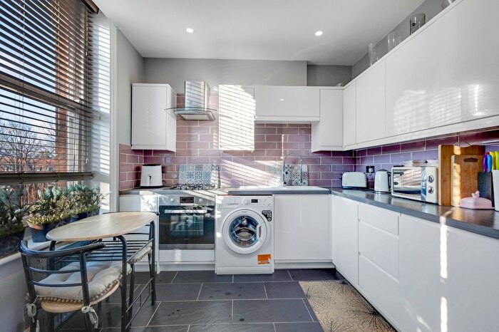 2 Bedroom Flat For Sale In Castle Hill Avenue, Folkestone, CT20