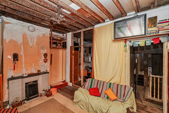 3 Bedroom Terraced House For Sale In Colne Road, London, E5