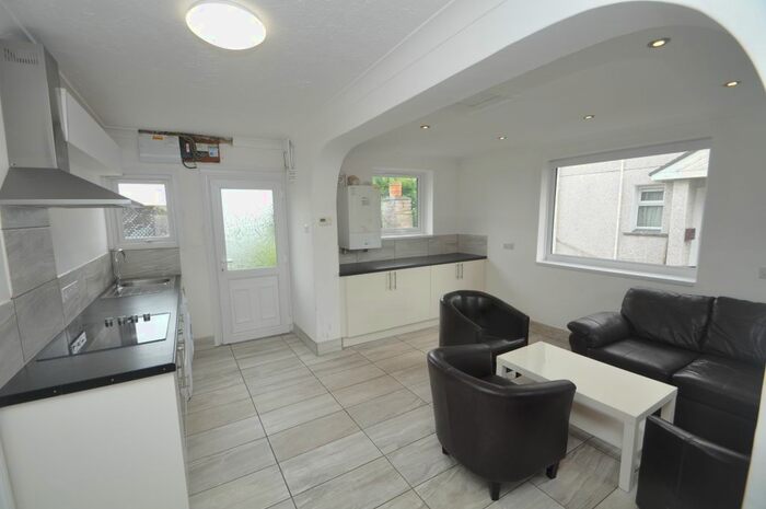 4 Bedroom Semi-Detached House To Rent In The Beacon, Falmouth TR11
