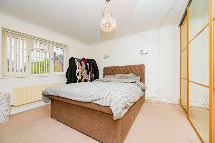 5 Bedroom Detached House For Sale In Greenside Park, Luton, Bedfordshire, LU2