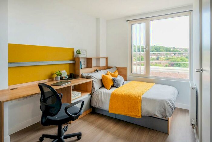 Flat To Rent In Moulsecoomb Way, Brighton, BN2