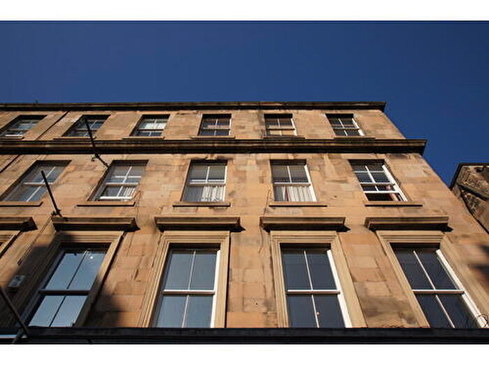 3 Bedroom Flat To Rent In South Clerk Street, Edinburgh, EH8