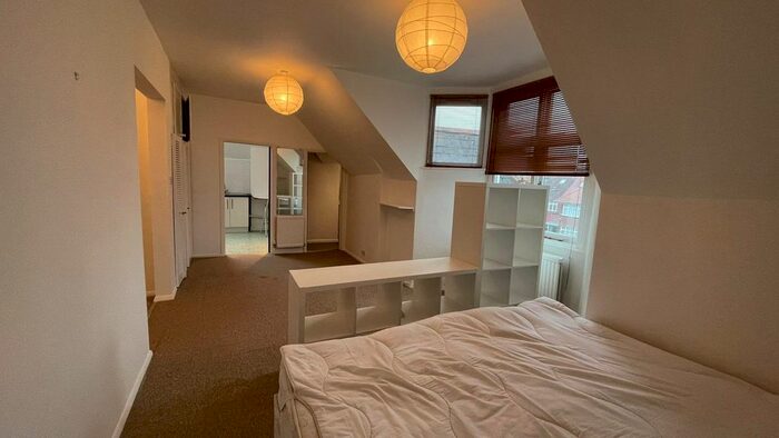 Studio To Rent In The Avenue, Queens Park NW6