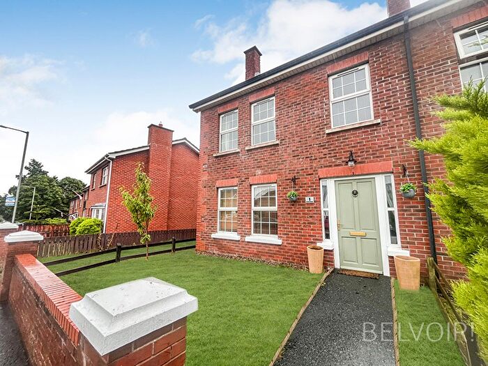 3 Bedroom Town House To Rent In Causeway Meadows, Lisburn, BT28