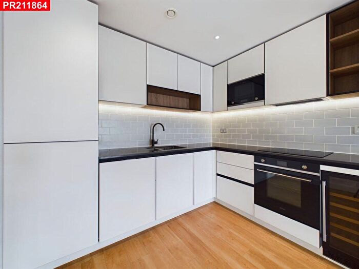 2 Bedroom Flat To Rent In Beaufort Square, Colindale, – Bedrooms Flat, NW9