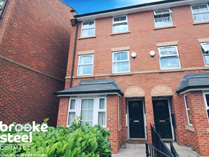 4 Bedroom Town House To Rent In Bandy Fields Place, Salford, M7