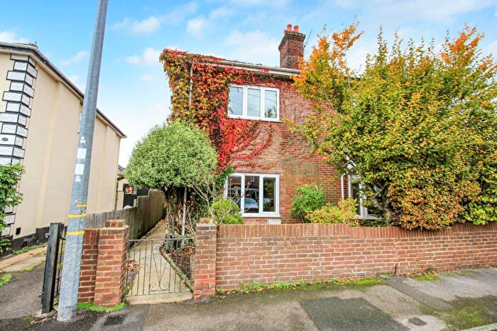 3 Bedroom House For Sale In College Road, Woolston, SO19