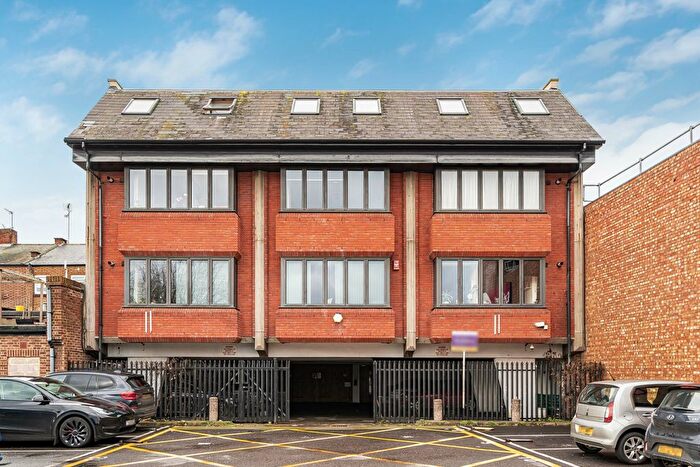 1 Bedroom Flat For Sale In Guildford Street, Chertsey, Surrey, KT16
