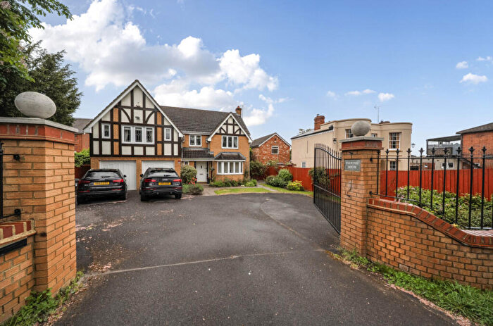5 Bedroom Detached House For Sale In Basingstoke Road, Spencers Wood, Reading, RG7