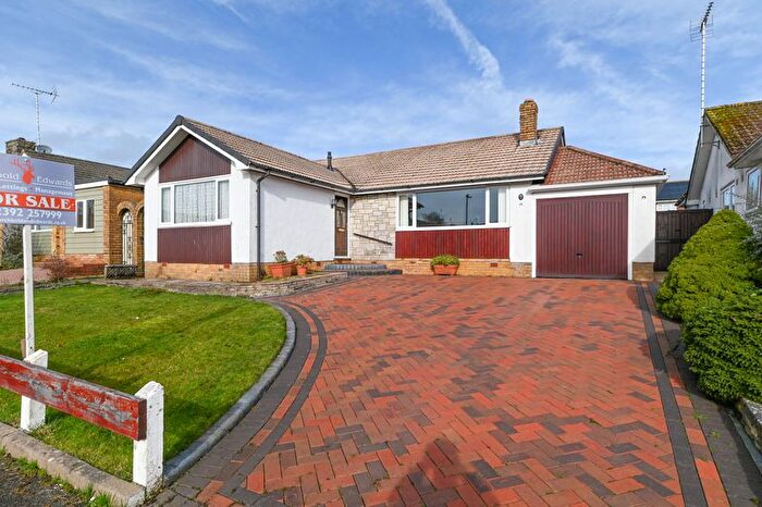 3 Bedroom Detached Bungalow For Sale In Eglantine Walk, Cowplain, PO8