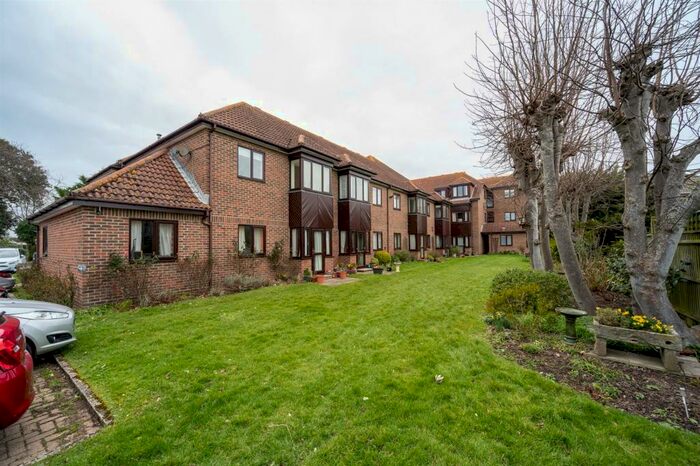 1 Bedroom Flat To Rent In Staunton Avenue, Hayling Island, PO11