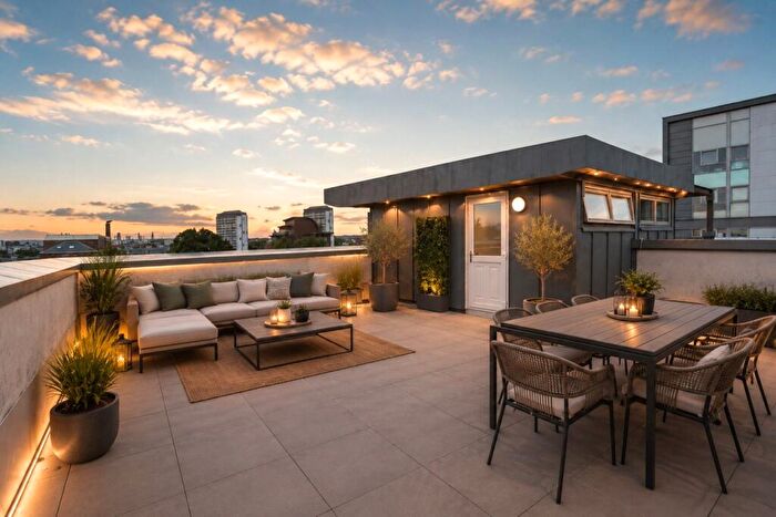 2 Bedroom Flat For Sale In Errol Gardens, Glasgow, Lanarkshire, G5