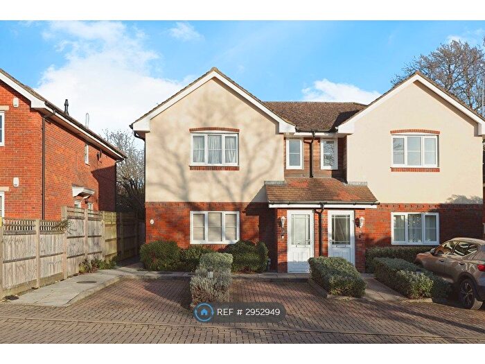 1 Bedroom Maisonette To Rent In Belsham Close, Chesham, HP5