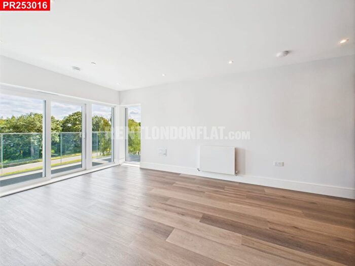 2 Bedroom Flat To Rent In Fairhaven Drive, Reading, RG2