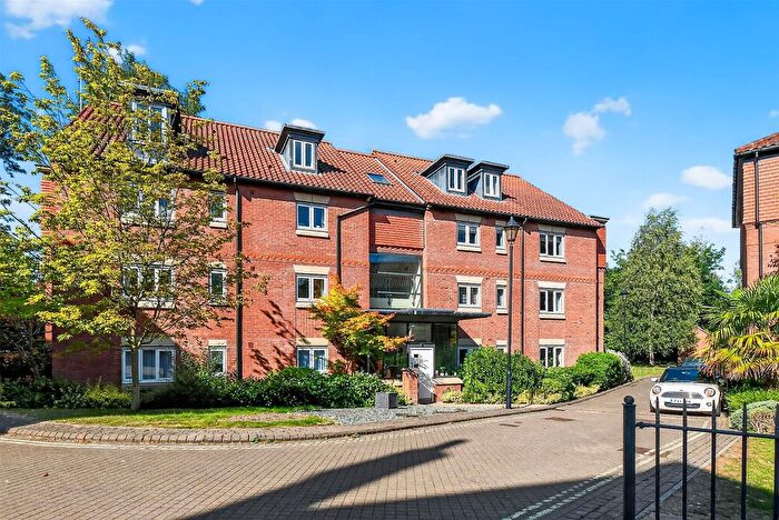 2 Bedroom Flat For Sale In The Avenue, York, YO30
