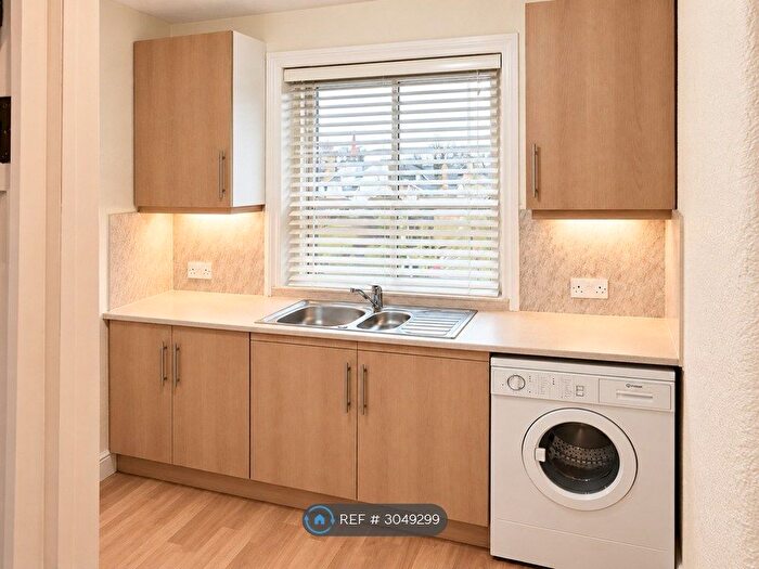 2 Bedroom Flat To Rent In Frankiln Road, Harrogate, HG1