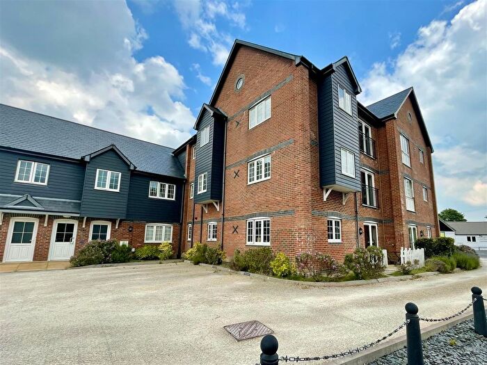 2 Bedroom Flat To Rent In Crown Drive, Heathfield, TN21