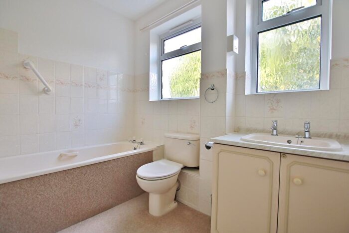 2 Bedroom Apartment To Rent In Cedar Court, Christchurch Road, Winchester, Hampshire, SO23