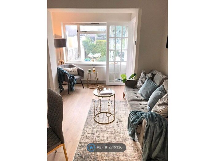 3 Bedroom Flat To Rent In Miller Road, Croydon, CR0