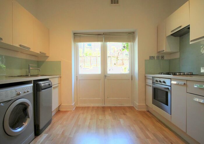 2 Bedroom Flat To Rent In College Place, Camden Town, NW1