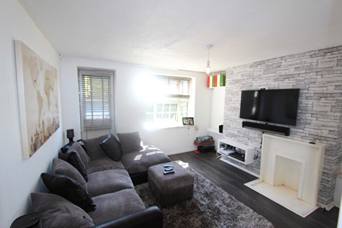 1 Bedroom Apartment To Rent In Glebe Court, Mitcham, Surrey, CR4