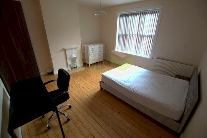 4 Bedroom Terraced House To Rent In Lytton Road, Leicester, LE2