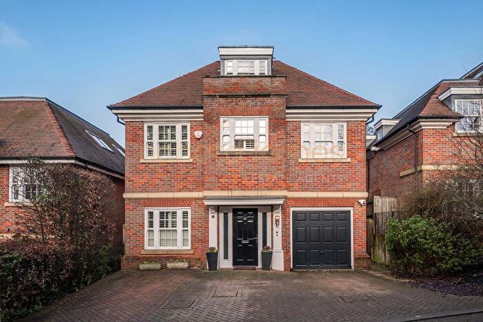 5 Bedroom Detached House For Sale In Bramley Close, Mill Hill, NW7