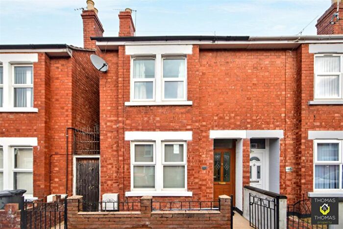 3 Bedroom Semi-Detached House For Sale In Hanman Road, Gloucester, GL1
