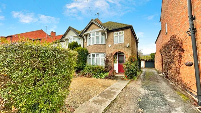 3 Bedroom Semi Detached House For Sale In Shipston Road, Stratford-upon-Avon, CV37