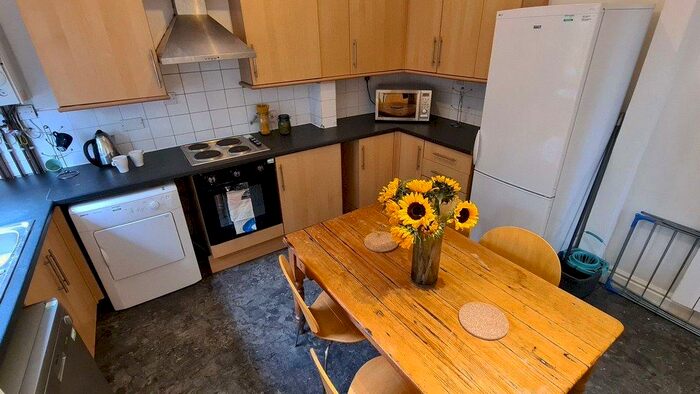 5 Bedroom End Of Terrace House To Rent In Mabfield Road, Manchester, M14