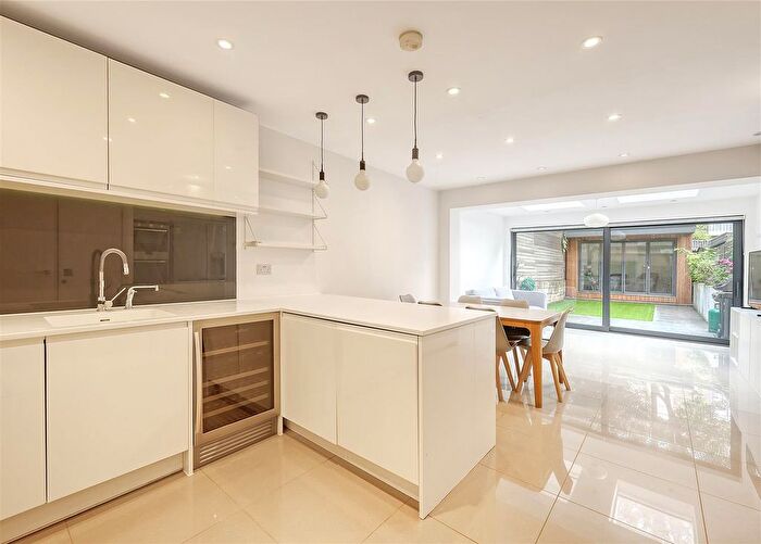 4 Bedroom Property To Rent In Loxford Gardens, London, N5