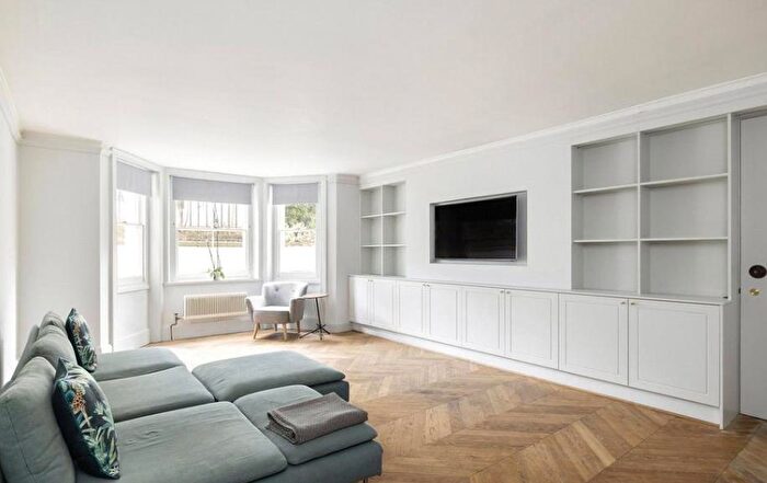 3 Bedroom Apartment To Rent In Garden Road, St John's Wood, London, NW8