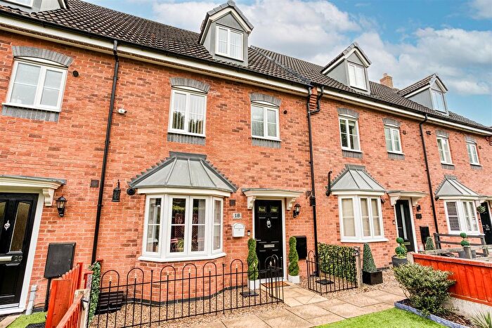 4 Bedroom Terraced House For Sale In Newham Close, Mackworth, Derby, DE22