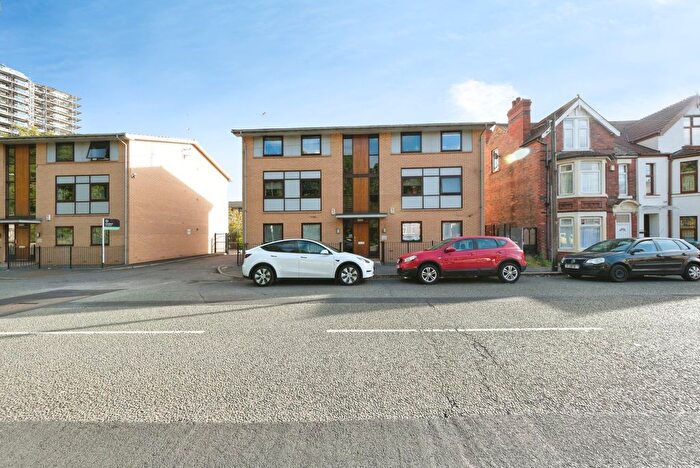 2 Bedroom Flat For Sale In Millers Green, Nottingham, Nottinghamshire, NG2