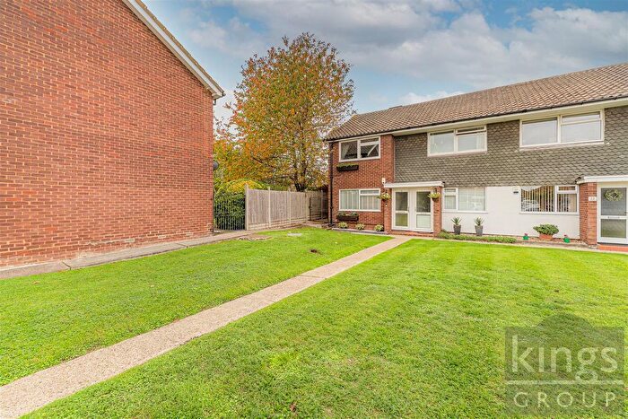 2 Bedroom Maisonette For Sale In Cheviot Close, Enfield, EN1