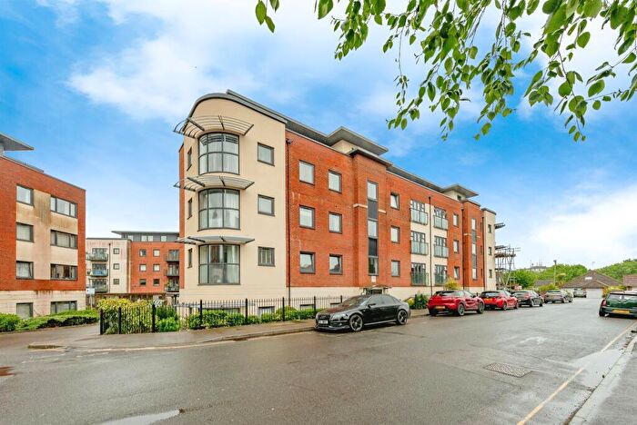 2 Bedroom Flat For Sale In Fosters Place, East Grinstead, RH19
