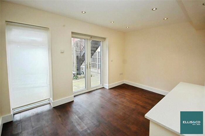 1 Bedroom Apartment To Rent In High Road, London, N12