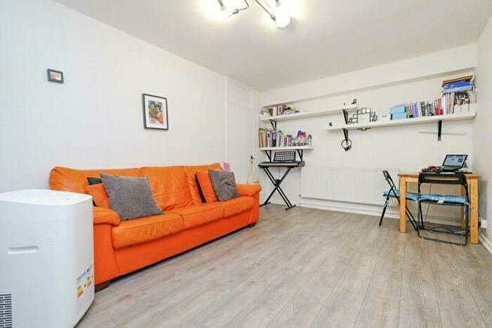 1 Bedroom Flat To Rent In Orwell Court, Pownall Road, London, E8