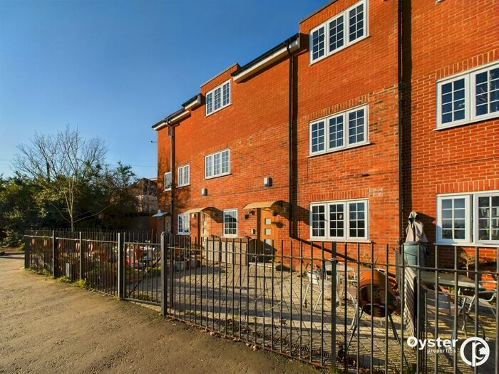 3 Bedroom Apartment To Rent In Norfolk Avenue, London, N13